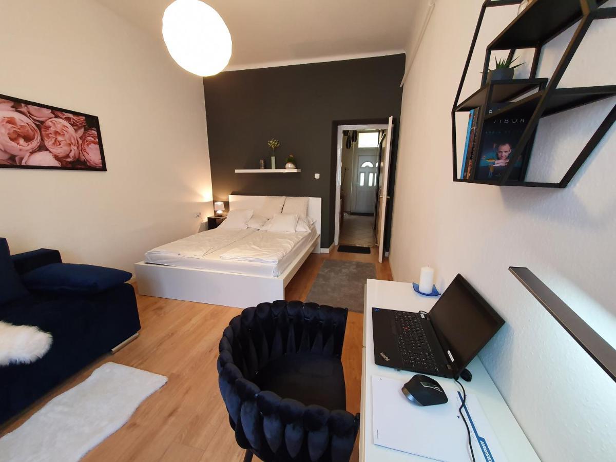 BöSIX Apartman Budapest Eksteriør billede