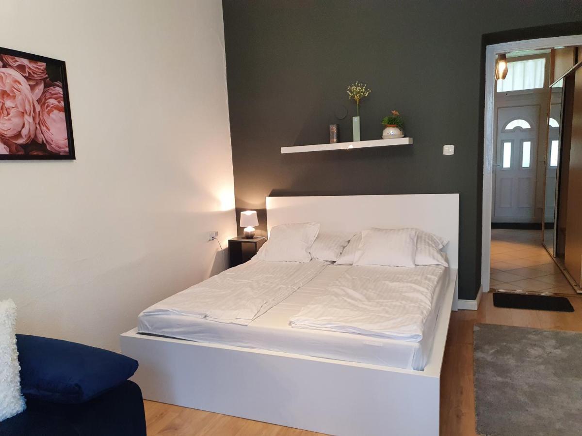 BöSIX Apartman Budapest Eksteriør billede