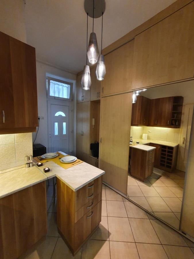 BöSIX Apartman Budapest Eksteriør billede