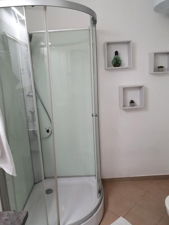 BöSIX Apartman Budapest Eksteriør billede
