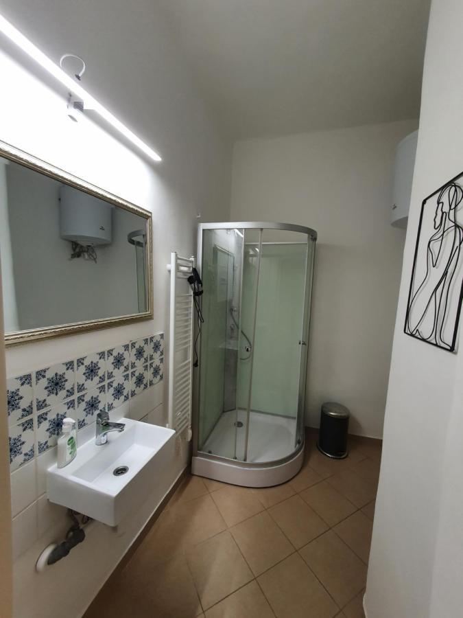 BöSIX Apartman Budapest Eksteriør billede