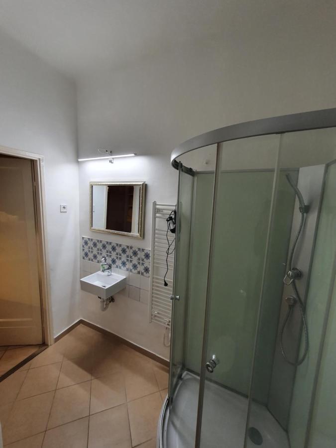 BöSIX Apartman Budapest Eksteriør billede