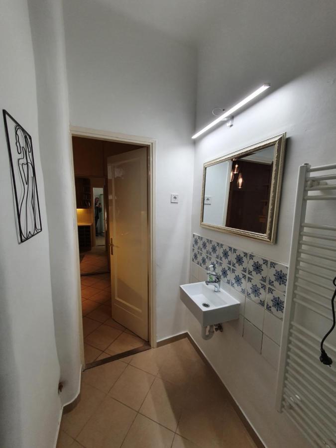 BöSIX Apartman Budapest Eksteriør billede